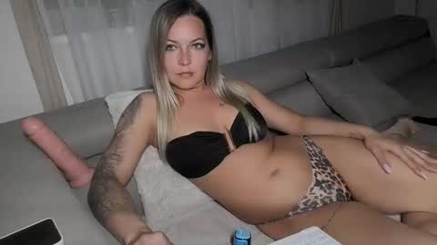 Snapshot of nicole122031 chatting on May 2026 09:20:01 PM Secret Amateur HuGirl online show from May 2026 09:20:01 PM