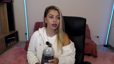 Nico online show from October 2025 05:55:02 PM