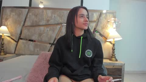 nicole online show from December 2024 04:33:02 AM