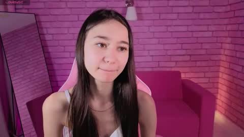 Snapshot of nicole_brownie chatting on March 2026 07:57:02 AM Nicole online show from March 2026 07:57:02 AM