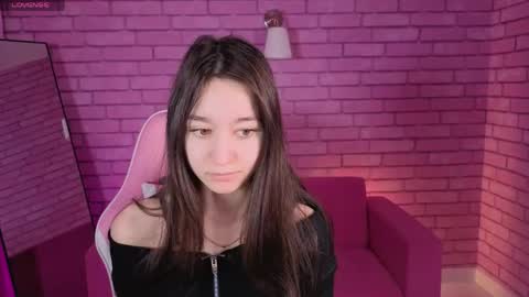 Snapshot of nicole_brownie chatting on April 2026 01:11:02 AM Nicole online show from April 2026 01:11:02 AM