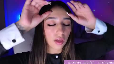 Nicole online show from November 2025 10:04:02 PM