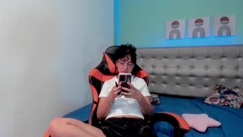 Nicol online show from December 2024 11:57:01 PM