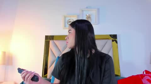 nicole_grace0 online show from October 2025 12:01:02 PM