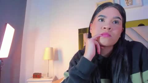 nicole_grace0 online show from October 2025 12:04:02 PM