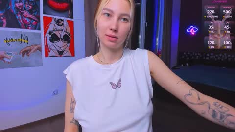 Snapshot of nicole_matt chatting on February 2025 11:04:02 PM Nicole online show from February 2025 11:04:02 PM