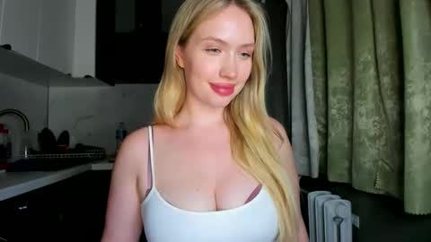 Nicole online show from October 2025 08:18:02 PM