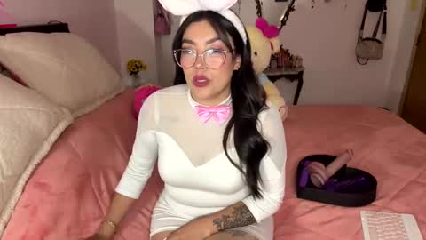 Nicole online show from October 2025 04:24:01 AM