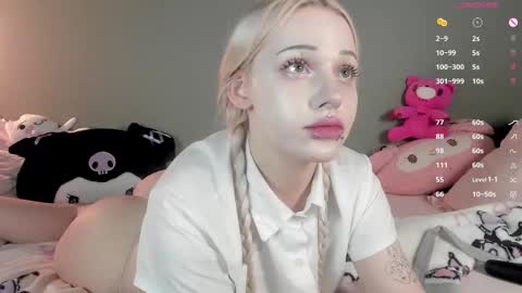 Snapshot of nicole_yo chatting on October 2025 09:22:01 PM Mary online show from October 2025 09:22:01 PM