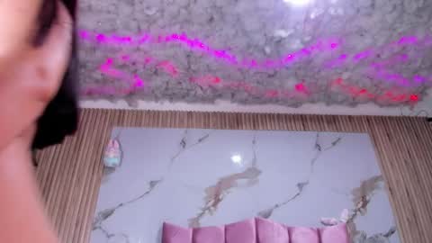 nicolee19_ online show from April 2026 12:00:02 PM