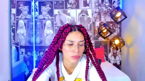 N i c o l e  online show from January 2025 01:41:02 PM