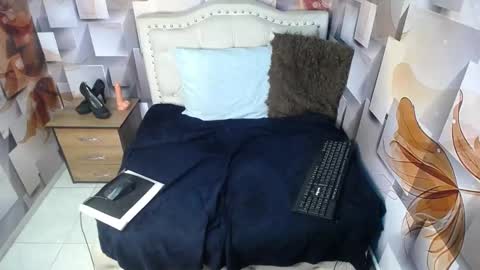 nicolee millerr online show from January 2025 04:13:02 PM