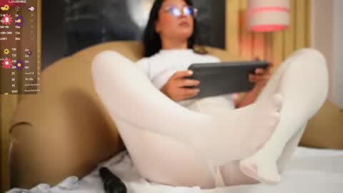 Nicol Flores  GMT-5 1530-2200  online show from December 2025 01:16:01 PM