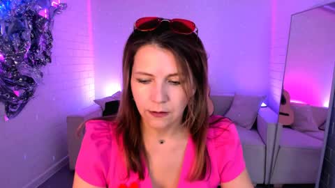 nicolehits online show from May 2026 01:18:02 PM