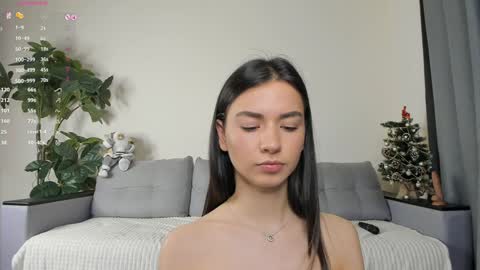 Snapshot of nicoleluuv chatting on January 2025 04:06:01 PM Dua Lipa online show from January 2025 04:06:01 PM