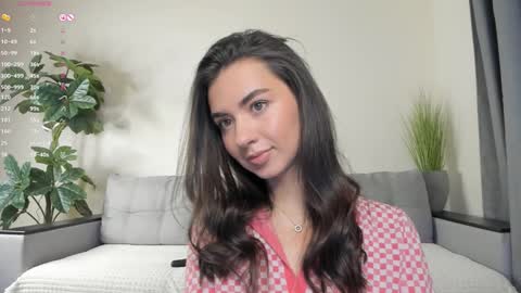 Snapshot of nicoleluuv chatting on February 2025 01:08:02 PM Dua Lipa online show from February 2025 01:08:02 PM