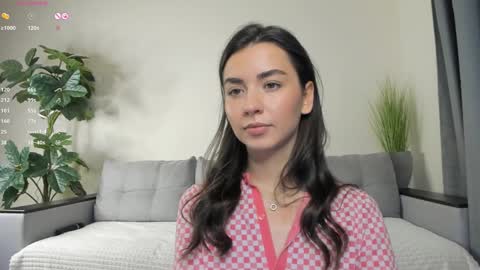 Snapshot of nicoleluuv chatting on February 2025 04:10:01 PM Dua Lipa online show from February 2025 04:10:01 PM