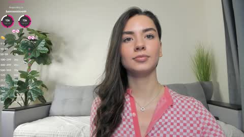 Snapshot of nicoleluuv chatting on February 2025 04:14:01 PM Dua Lipa online show from February 2025 04:14:01 PM