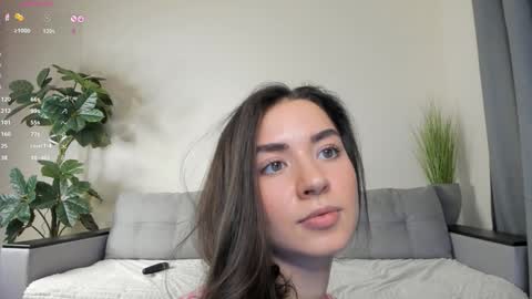 Snapshot of nicoleluuv chatting on February 2025 07:18:02 PM Dua Lipa online show from February 2025 07:18:02 PM