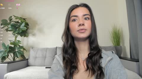Snapshot of nicoleluuv chatting on February 2025 01:11:02 PM Dua Lipa online show from February 2025 01:11:02 PM