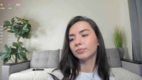 Snapshot of nicoleluuv chatting on February 2025 04:14:01 PM Dua Lipa online show from February 2025 04:14:01 PM