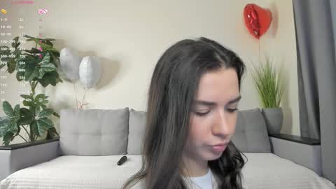 Snapshot of nicoleluuv chatting on March 2025 01:29:02 PM Dua Lipa online show from March 2025 01:29:02 PM