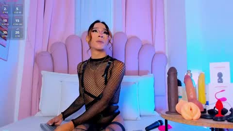 nicolemadrird online show from April 2026 12:39:01 PM