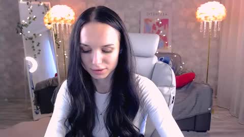 Nicole online show from May 2026 02:47:02 PM