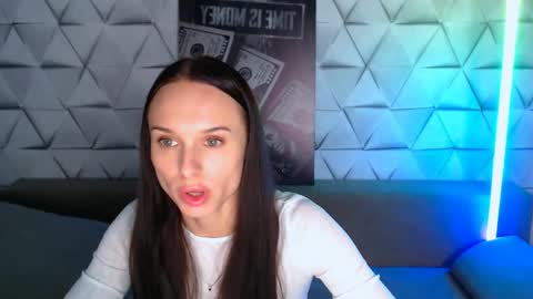 Nicole online show from May 2026 07:00:02 PM
