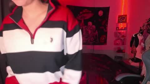 Nicol independent model online show from October 2025 11:25:02 PM