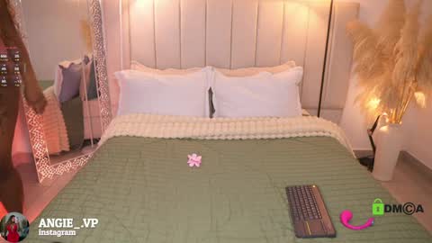 nicoleth18 online show from April 2026 11:37:01 AM