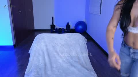 Nicoll  Independent model online show from April 2026 05:19:01 AM