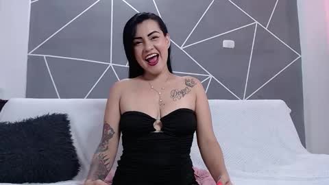 nicolle gomes online show from February 2026 07:32:02 PM