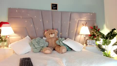 Nicolle Mays online show from December 2024 01:18:01 PM