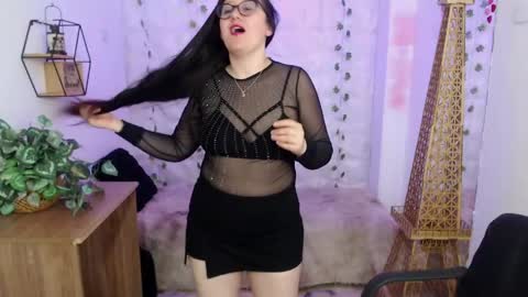 Nicolle  online show from May 2026 02:17:02 AM