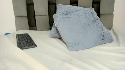 Snapshot of nicolle_smithh_ chatting on May 2026 04:04:02 PM nicolle_smithh_ online show from May 2026 04:04:02 PM