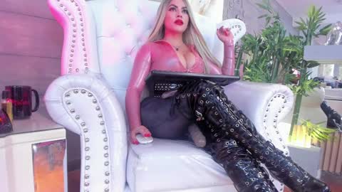 Snapshot of nicollette_miller chatting on January 2025 02:56:02 PM Nicollette Miller online show from January 2025 02:56:02 PM