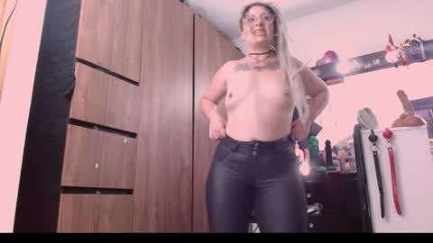 Snapshot of nicolmiss chatting on May 2026 11:56:01 PM nicolmiss online show from May 2026 11:56:01 PM