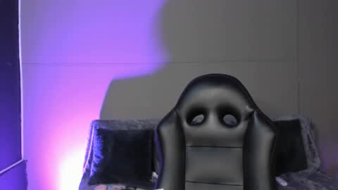 Nicol online show from November 2025 08:20:01 PM