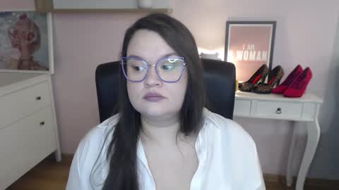 Snapshot of nightholly chatting on February 2026 07:15:01 AM Holly online show from February 2026 07:15:01 AM