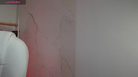 Anni online show from November 2025 09:39:01 PM