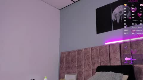 Nicolle  online show from November 2025 12:33:02 PM