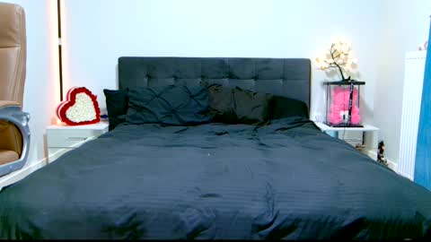 Niinarosee online show from March 2026 11:43:01 PM