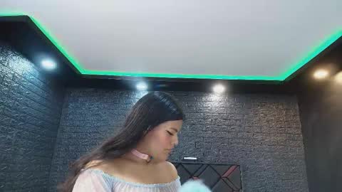 Snapshot of nikibunn chatting on May 2026 12:44:01 PM NIKI online show from May 2026 12:44:01 PM