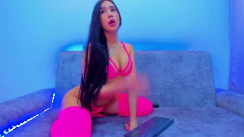 nikii_white online show from April 2026 05:14:01 AM