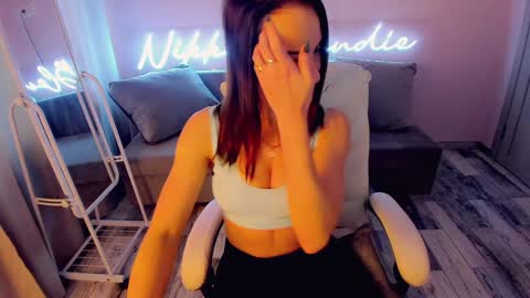 nikki_blondiee online show from January 2025 07:16:02 AM