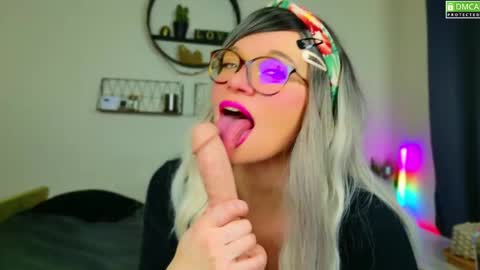 Snapshot of nikki_goldberg chatting on December 2024 08:28:01 PM Kitty Chatte online show from December 2024 08:28:01 PM