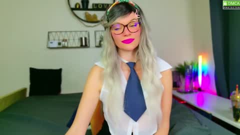 Snapshot of nikki_goldberg chatting on December 2024 08:40:01 PM Kitty Chatte online show from December 2024 08:40:01 PM