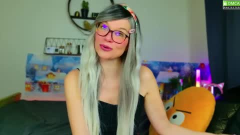 Snapshot of nikki_goldberg chatting on December 2024 08:28:02 AM Kitty Chatte online show from December 2024 08:28:02 AM