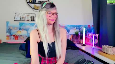 Snapshot of nikki_goldberg chatting on December 2024 07:33:02 AM Kitty Chatte online show from December 2024 07:33:02 AM